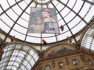 Attivisti di Greenpeace a Milano: “Versace detox now”