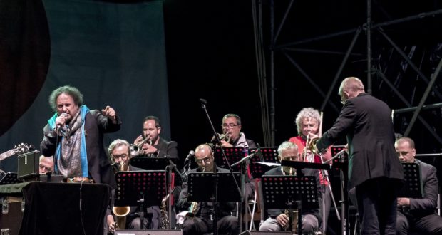 Avella, domenica 25 luglio nell’Anfiteatro romano arrivano Enzo Avitabile e l’Orchestra Napoletana di Jazz