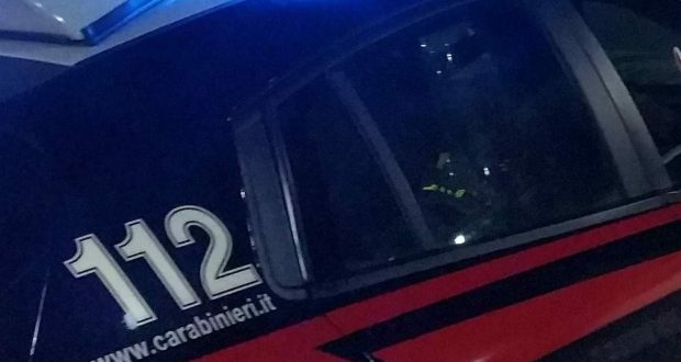 Contrada, aveva minacciato un uomo sparando con una pistola: 20enne denunciato dai Carabinieri