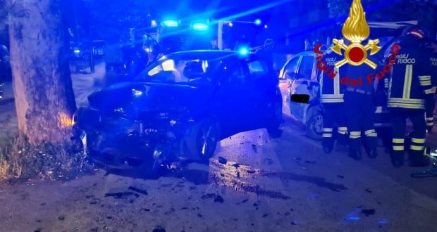 Grottaminarda, nella notte violento impatto tra due auto: feriti i due conducenti
