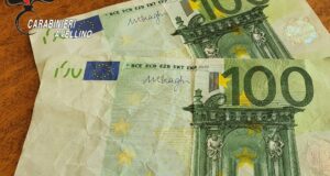 Mercogliano, spendita di banconote da 100 euro false: 19enne denunciato dai Carabinieri