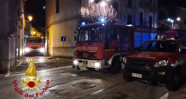 Montella, casa in fiamme: 50enne trovato privo di vita dai Vigili del Fuoco