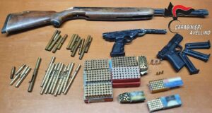 Bisaccia, padre e figlio arrestati dai Carabinieri: fabbricavano armi da sparo e penne-pistole