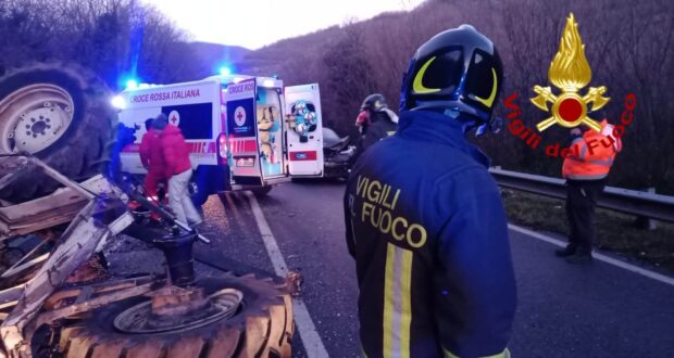 Monteforte Irpino, violento impatto tra un’auto ed un trattore: feriti entrambi i conducenti