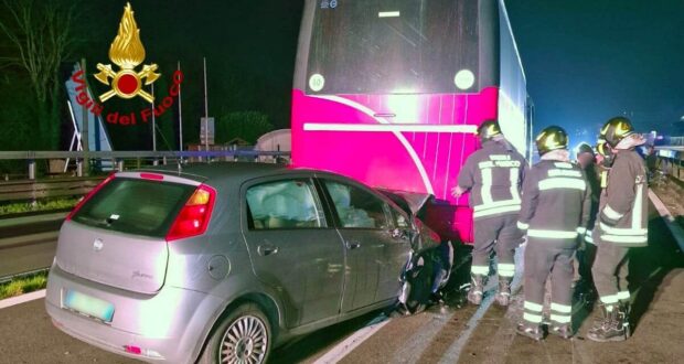 Atripalda, incidente stradale sulla SS 7 Bis tra autobus e tre vetture: 20enne riicoverato in ospedale