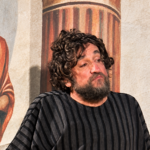 Avellino, la commedia del fantasma: successo a Piazza Duomo per la performance del Clan h Teatro